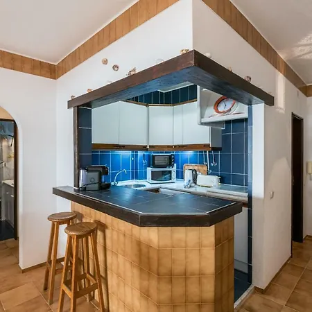 Lovelystay - Private W/ Pool Near Praia Dona Ana Apartment *