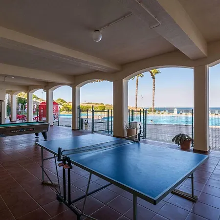 Lovelystay - Private W/ Pool Near Praia Dona Ana Apartman