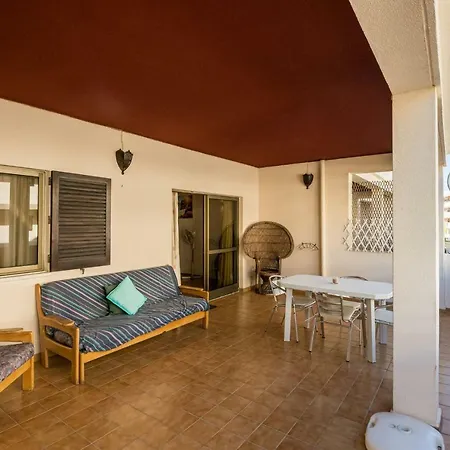 Lovelystay - Private W/ Pool Near Praia Dona Ana Apartman