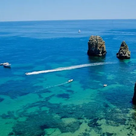 Lovelystay - Private W/ Pool Near Praia Dona Ana Apartman *